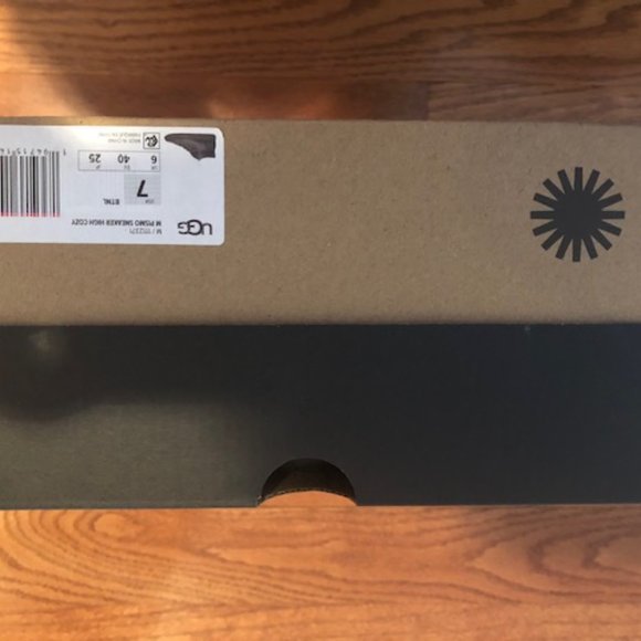 UGG Pismo black leather sneaker. Size: 7, 8 - Picture 11 of 11